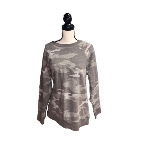 American Eagle Outfitters Tops - American eagle- camo crewneck